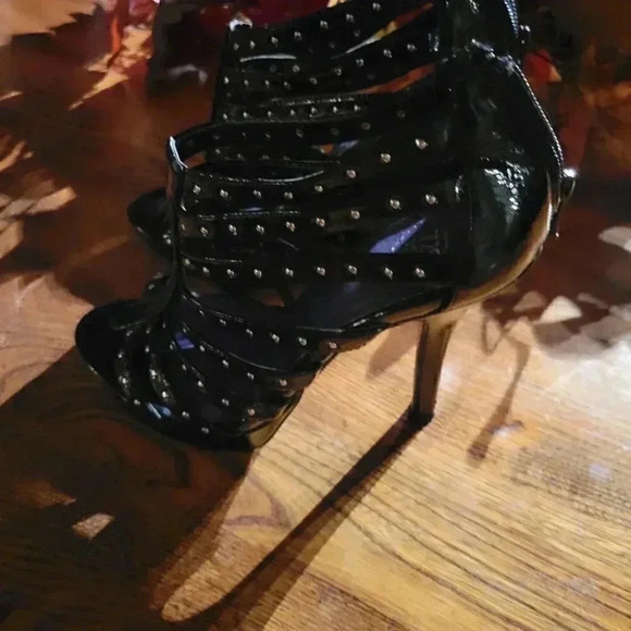 LALA 725 Originals Patent Black Strappy studded Sandles 4 " heels size 7 - Picture 9 of 11